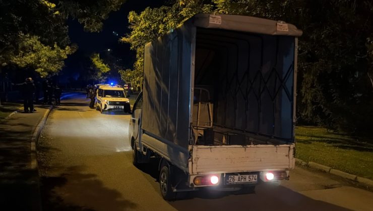 Eşi tarafından zorla tutulduğu araçtan atlayan kalan kadın ağır yaralandı