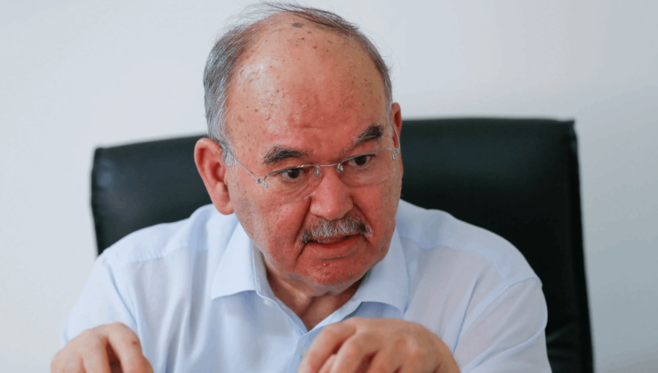 Eski İzmir Büyükşehir Belediye Başkanı hastaneye kaldırıldı
