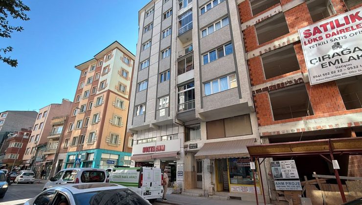 Evde kardeşleri tarafından cesedi bulundu