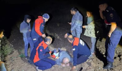 Evden çıktıktan sonra kaybolan yaşlı adam dağda uyurken bulundu