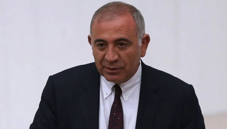Görevine son verilen Gürsel Tekin gitmiyor