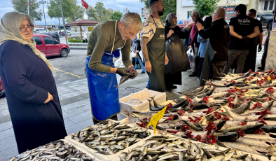 Hamsi bu sene kayboldu: Tezgahlara sadece o balık için akın etmeye başladılar