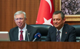 Özgür Özel açık açık Mansur Yavaş'ı işaret etti