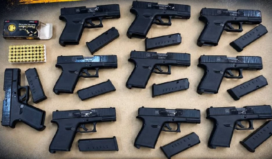 Tır’ın dorsesinde tespit edilen 10 Glock tabanca ve 50 mermi ile ilgili TIR şoförü mahkemeye çıkarıldı