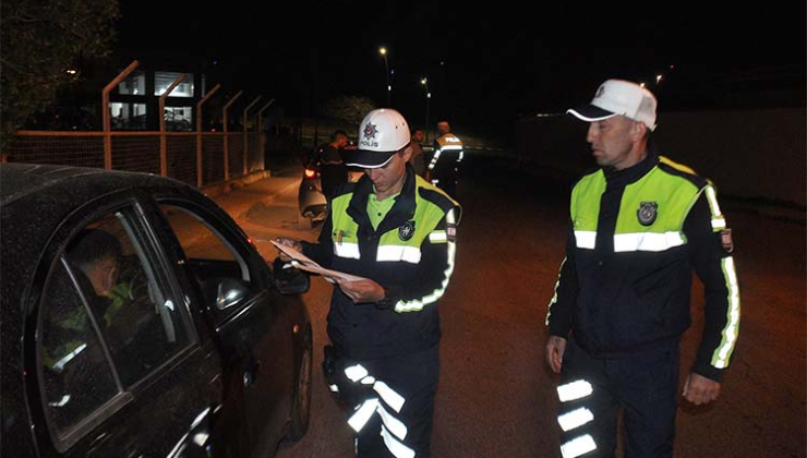Ada genelindeki huzur operasyonunda 1.362 sürücü rapor edilirken 62 araç trafikten men edildi