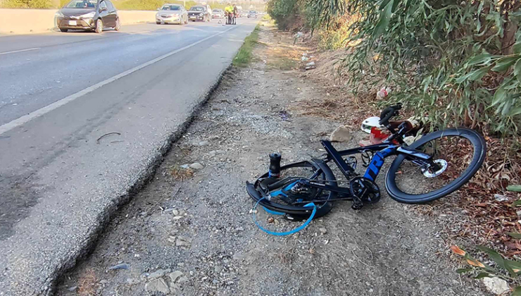 Bisikleti ile bariyerlere çarparak ağır yaralandı