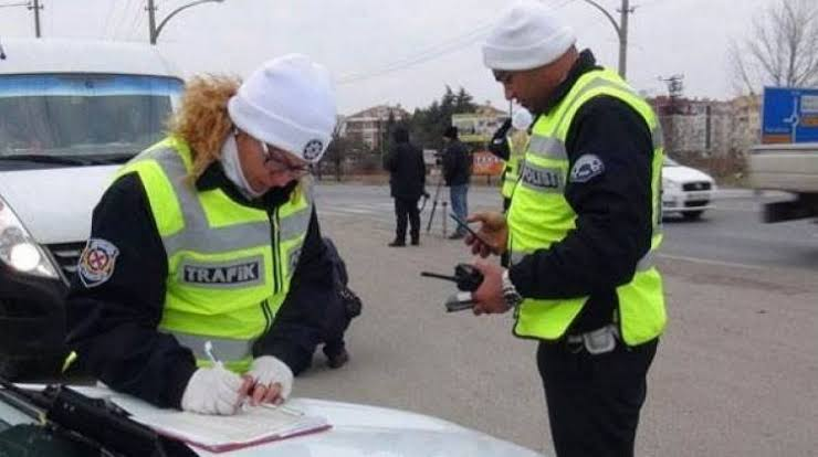 Küçük Kaymaklı’da tehlikeli sürüş yapan sürücüye 35 bin 446 TL ile 35 ceza puanı kesildi