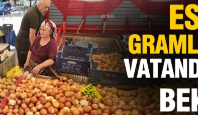 Esnaf gramla satıyor, vatandaş akşamı bekliyor: Pazarlarda ürün bol, cepler boş