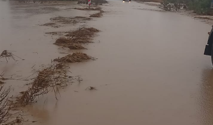 Yılmazköy-Kılıçaslan Anayolu dere taşması nedeniyle trafiğe kapatıldı