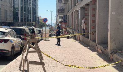 İnşaat halindeki 7 katlı binada erkek cesedi bulundu