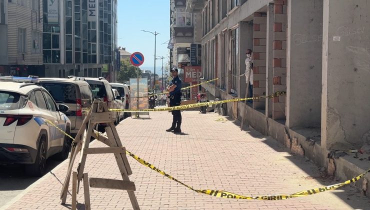 İnşaat halindeki 7 katlı binada erkek cesedi bulundu