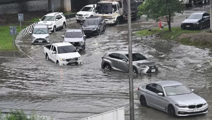İstanbul trafiğinde yağmur felci: Yoğunluk yüzde 89'a fırladı!