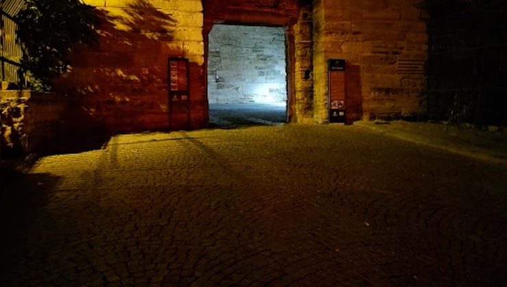 İstanbul’un iki ilçesinde ceset bulundu: Biri boş arazide, diğeri surların içinde