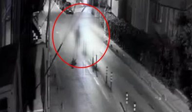 İstanbul'da çırılçıplak soyunup sokakta dolaşan kişi gözaltında