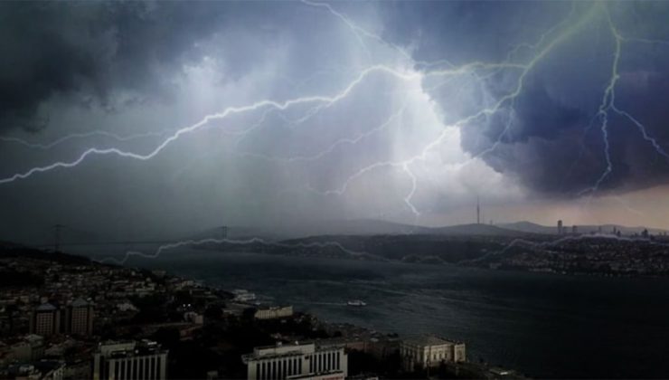 İstanbul'da sağanak: Yol çöktü, toprak kaydı, bina tahliye edildi