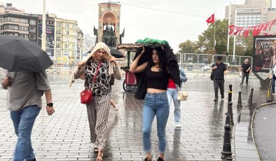 İstanbul'da yağış başladı: Trafik yoğunluğu yüzde 70'i geçti