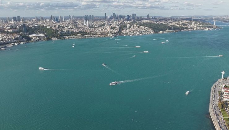 İstanbul'da yağmur sonrası denizin rengi değişti