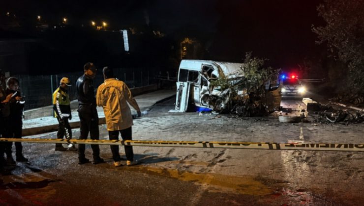 Karabük’te minibüs kontrolden çıktı: Tabela, direk ve ağaca çarptı, 6 kişi yaralandı