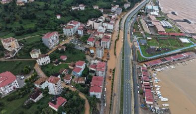 Karadeniz’de sağanak kabusu: Evler tahliye edildi, yollar kapandı!