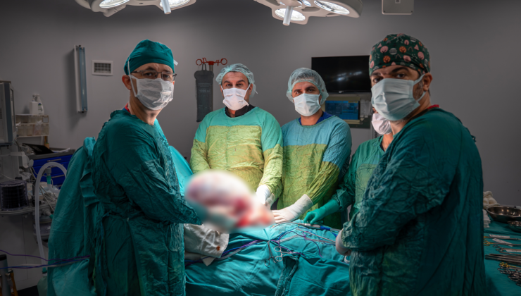 Karın ağrısıyla hastaneye başvurdu, doktorlar gözlerine inanamadı