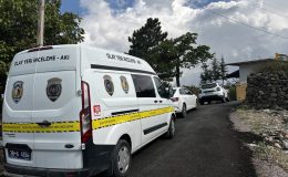 Kayalardan kopan parçalar çocuğun üzerine düştü