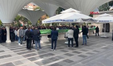 Kayalık alanda feci olay: Babasının kucağındaki 3 yaşındaki Kaan toprağa verildi