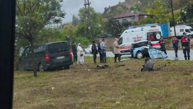 Kaza sonrası araç ikiye bölündü: 1 ölü, 4 yaralı