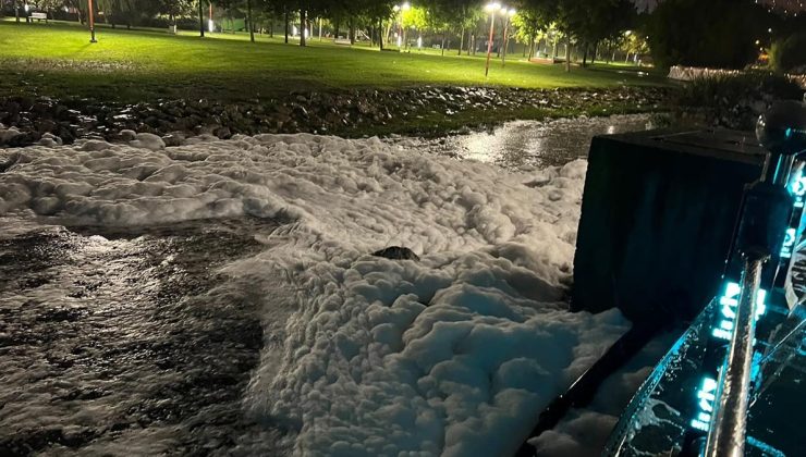 Kocaeli'de sağanak sonrası sahilde köpük oluştu