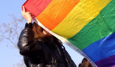 LGBTİ+ soruşturmasında gazeteci Tuğba Tekerek ve 7 Kaos GL üyesi tutuklandı