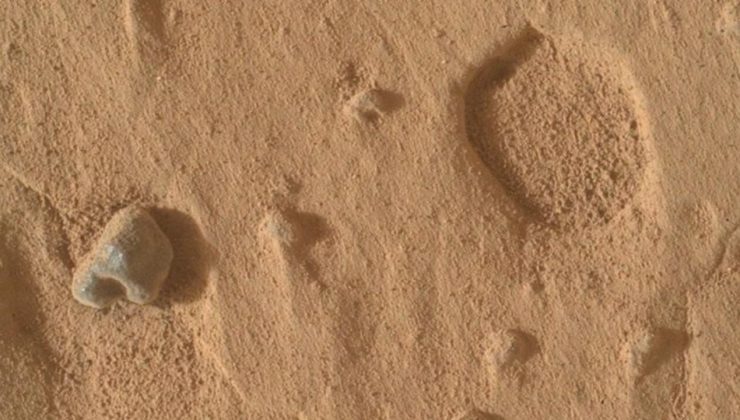 NASA Mars'ta gizemli delikler buldu