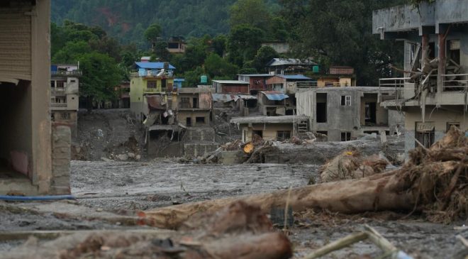 Nepal'deki sel felaketinde hayatını kaybedenlerin sayısı 1451'e yükseldi