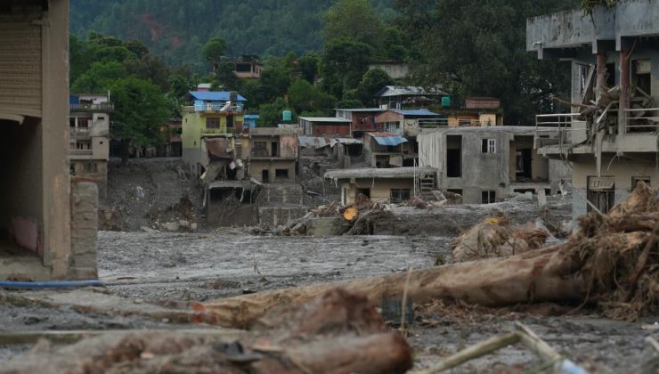 Nepal'deki sel felaketinde hayatını kaybedenlerin sayısı 1451'e yükseldi