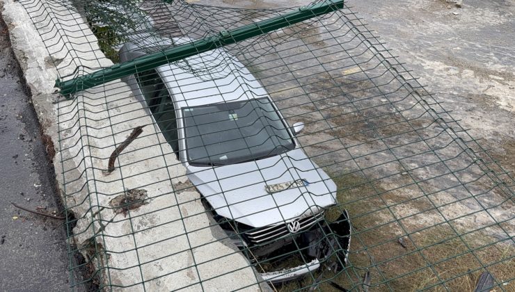 Park etmeye çalışırken dehşeti yaşadı: 3 metrelik duvardan aşağı böyle çakıldı!