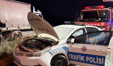 Sakarya’da gece yarısı korkutan kaza! TIR radar aracına çarpıp kamyona savruldu