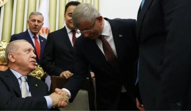Selçuk Özdağ'dan Davutoğlu'na sert sözler: Dükkan kapatır gibi parti kapattı