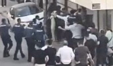 Sultangazi'de gelin alma merasimi karıştı: Tekmeler havada uçuştu