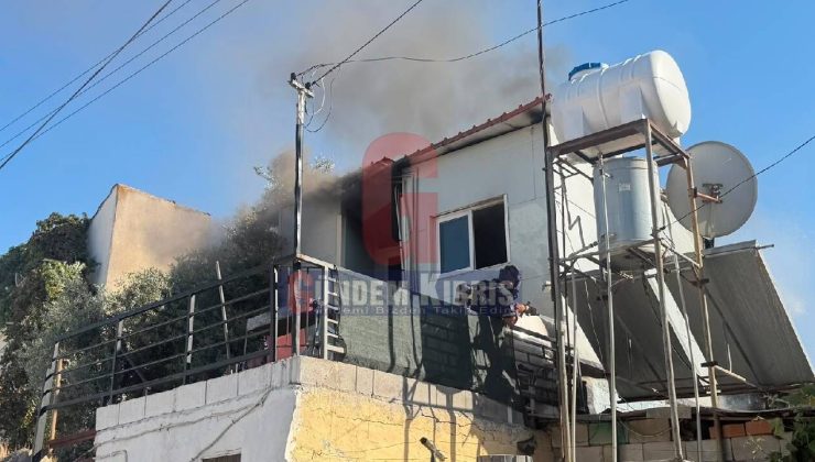 Surlariçi’nde korkutan yangın: Ev kullanılamaz hale geldi