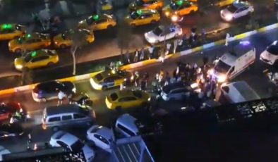 Sürücülerin kavgası trafiği altüst etti