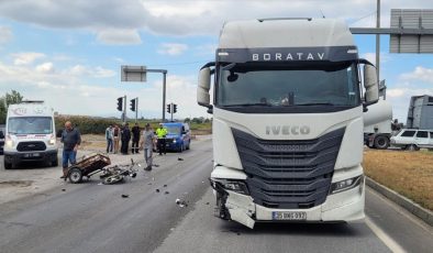 TIR ile çarpışan sepetli motosikletin sürücüsü öldü