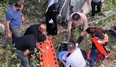 Tunceli’de feci kaza: Araç çay kenarına devrildi, 2’si ağır 5 yaralı