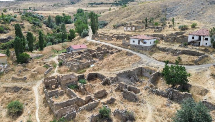 Türkiye’nin hayalet köyü: Koskoca köyde tek başına yaşıyor duyan yanına akın ediyor