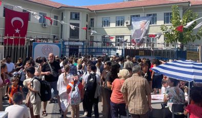 Üç okul tek binaya sıkıştırıldı: Veliler isyan etti