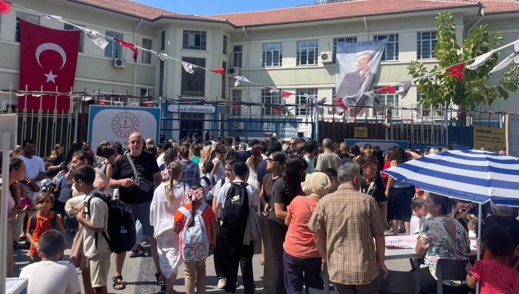 Üç okul tek binaya sıkıştırıldı: Veliler isyan etti