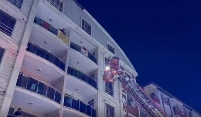 Vatandaşlar merdivenli itfaiye aracıyla tahliye edildi