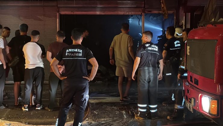 Yangında iki iş yeri kullanılmaz hale geldi