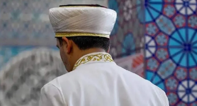 Zekat paralarını toplayan imam soluğu kumar masasında aldı! 50 milyonluk vurgun