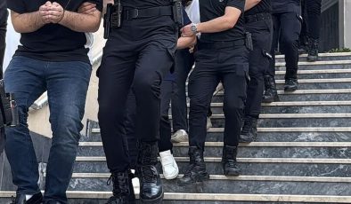 Adana'da şafak baskını: Kesinleşmiş cezası bulunan 4 firari yakalandı!