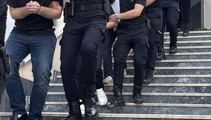Adana'da şafak baskını: Kesinleşmiş cezası bulunan 4 firari yakalandı!