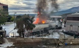 Akaryakıt istasyonunda tanker patladı, yürekler ağza geldi