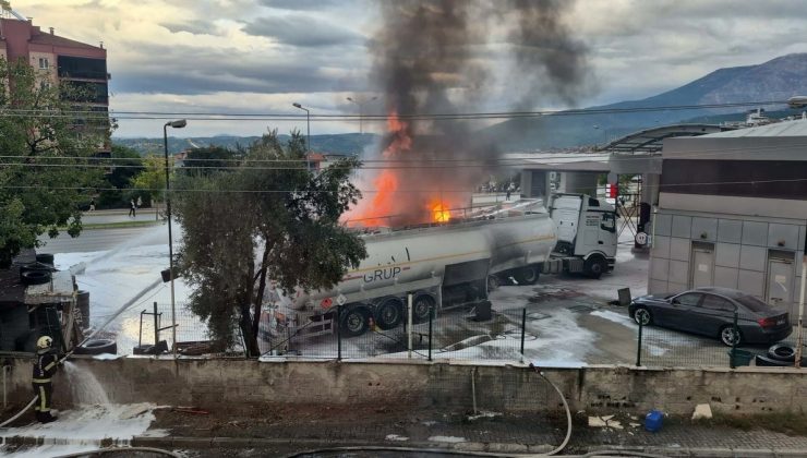 Akaryakıt istasyonunda tanker patladı, yürekler ağza geldi